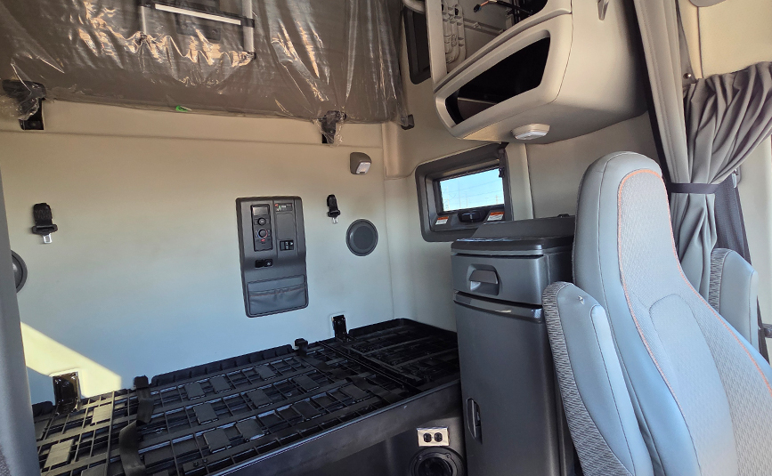 2025 Volvo VNL647T760 Sleeper Cab