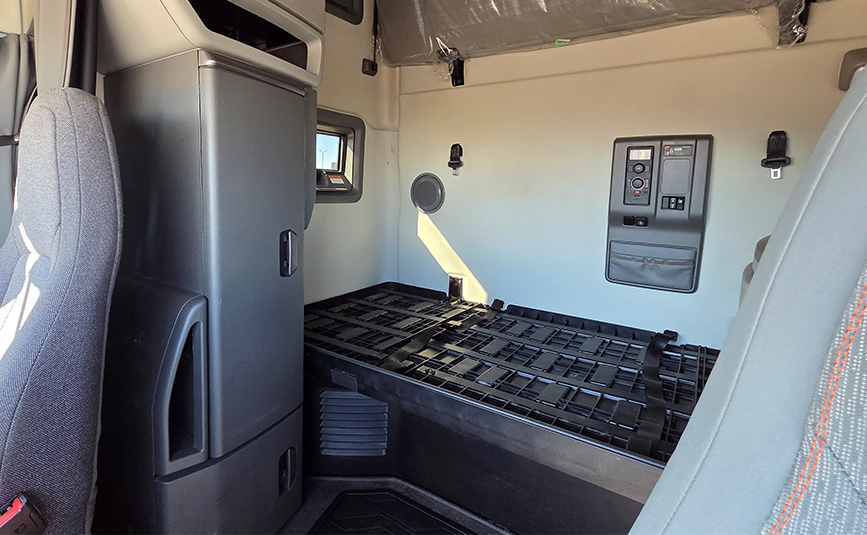 2025 Volvo VNL647T760 Sleeper Cab