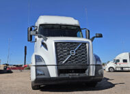 2025 volvo VNL64T760 sleeper cab truck - 07 - front grill, bumper
