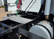 2025 volvo VNL64T760 sleeper cab truck - 09-1 -catwalk