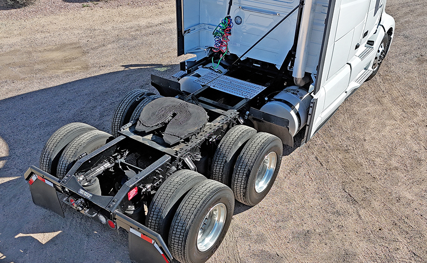 2025 volvo VNL64T760 sleeper cab truck - 09 - fifth wheel, axles, catwalk, tires