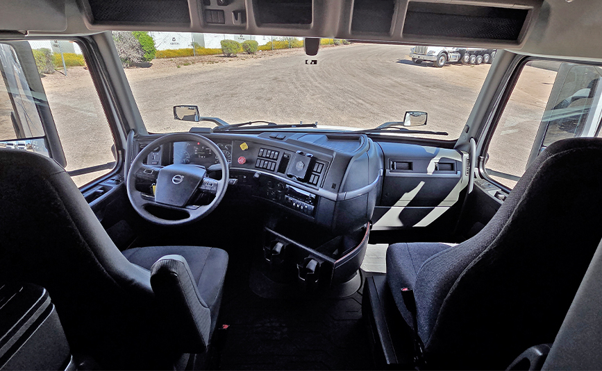 2025 volvo VNL64T760 sleeper cab truck - 17 - cab interior