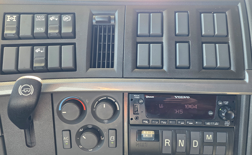 2025 Volvo VNL64T Sleeper Cab