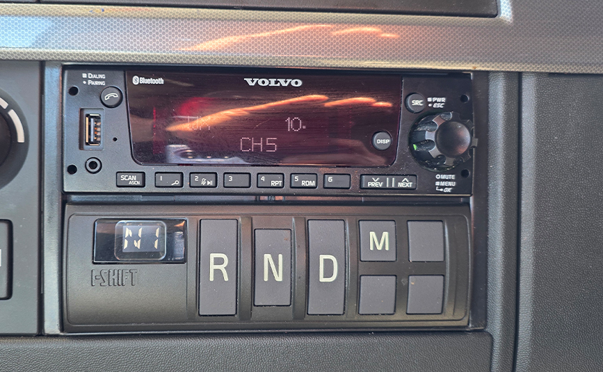 2025 Volvo VNL64T Sleeper Cab