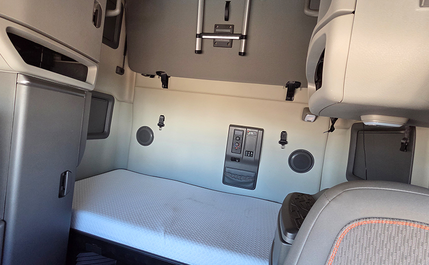 2025 volvo VNL64T760 sleeper cab truck - 25 - sleeper cab inside, mattress