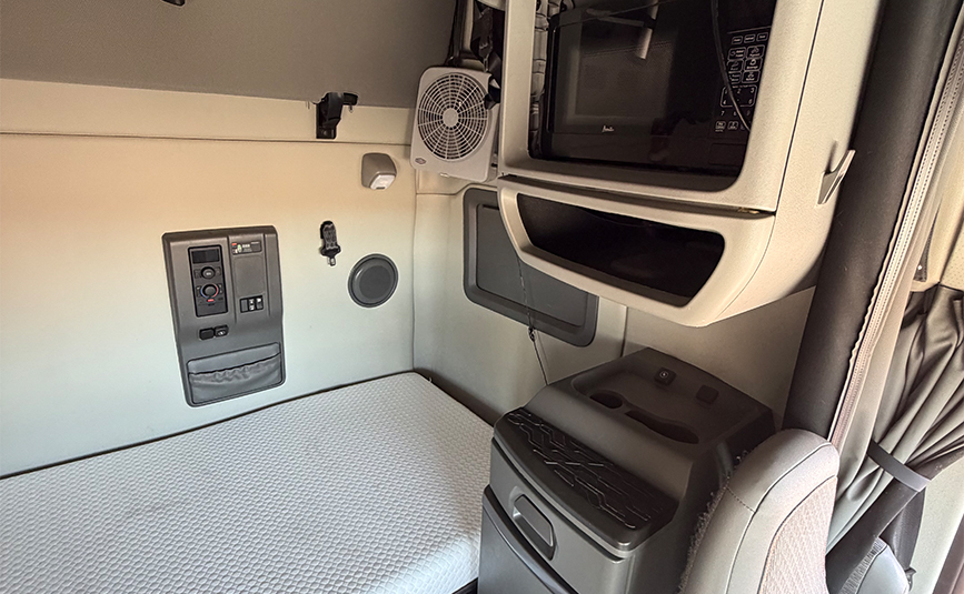 2025 volvo VNL64T760 sleeper cab truck - 28 - microwave