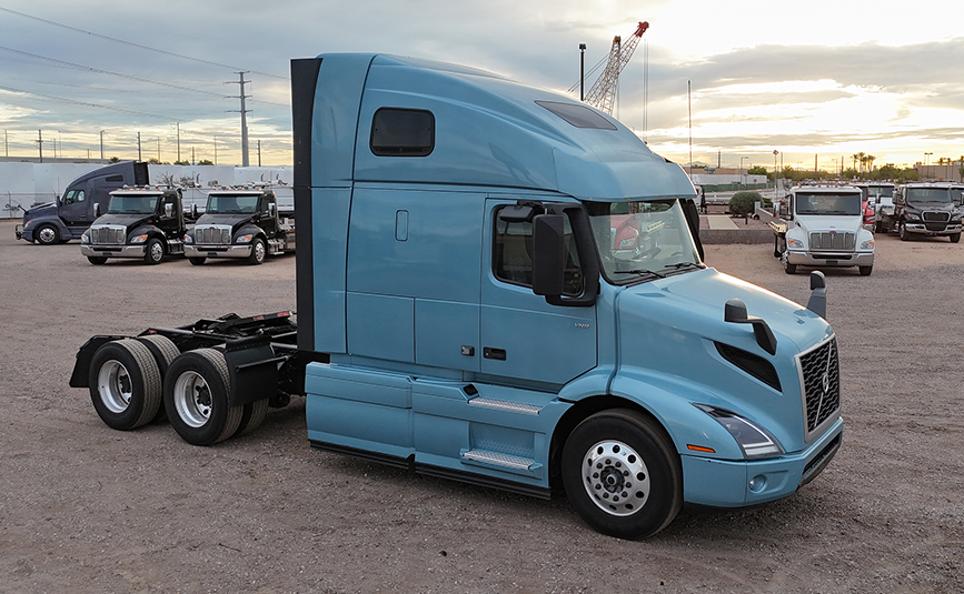 2024 volvo sleeper cab truck - 04 - passenger side