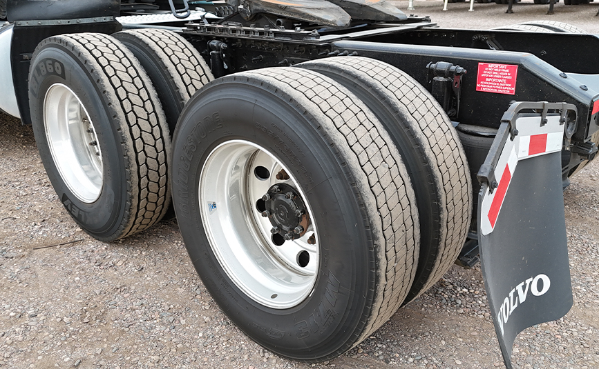 2024 volvo sleeper cab truck - 11 - tires