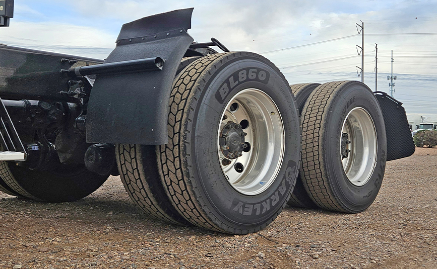 2024 volvo sleeper cab truck - 12 - tires