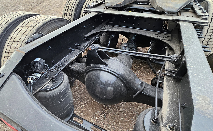 2024 volvo sleeper cab truck - 13 - air bag suspension