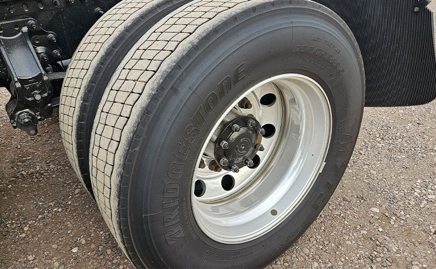 2024 volvo sleeper cab truck - 15 - tire