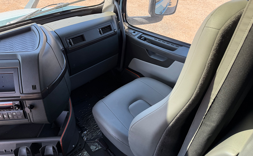2024 volvo sleeper cab truck - 17 - cab interior, passenger seat