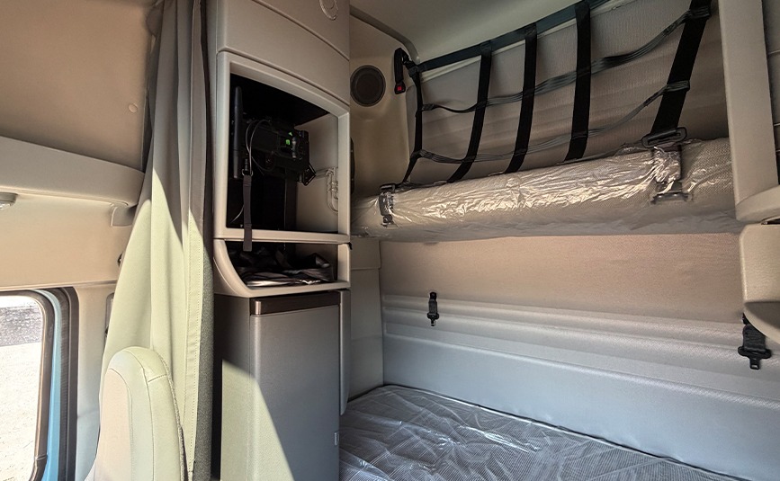 2024 volvo sleeper cab truck - 20 - sleeper bunk