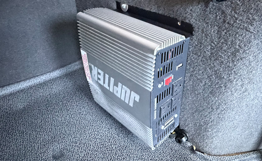 2024 volvo sleeper cab truck - 23- inverter