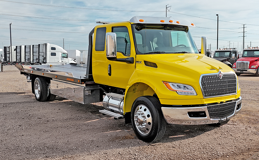 2027 international mv607 jerr-dan rollback yellow tow truck - 03 - passenger side