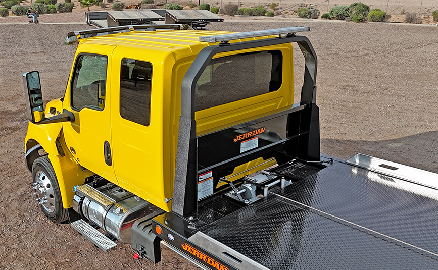 2027 international mv607 jerr-dan rollback yellow tow truck - 13 - cab, headboard, winch