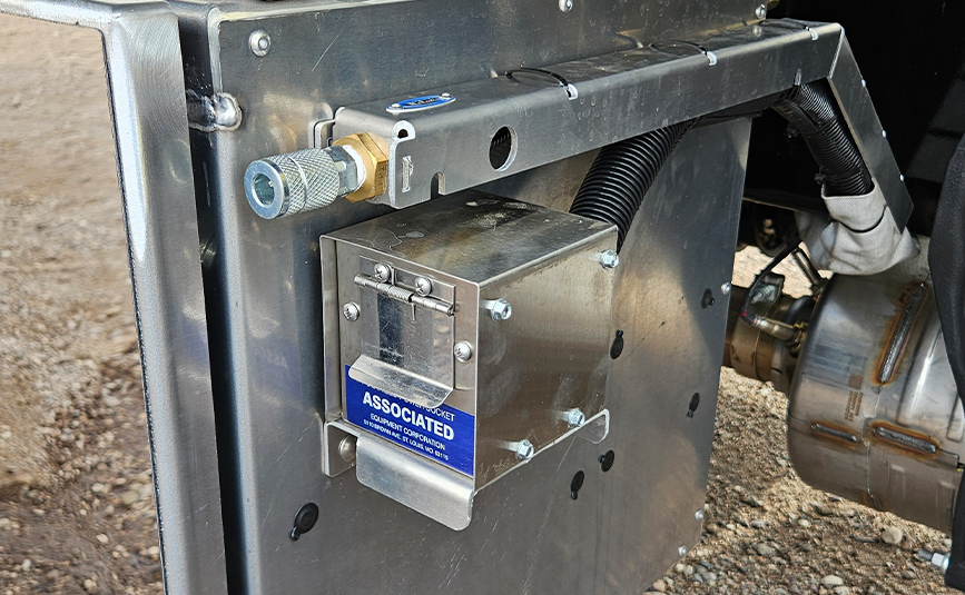 2027 international mv607 jerr-dan rollback yellow tow truck - 21 - jumper port, air coupler