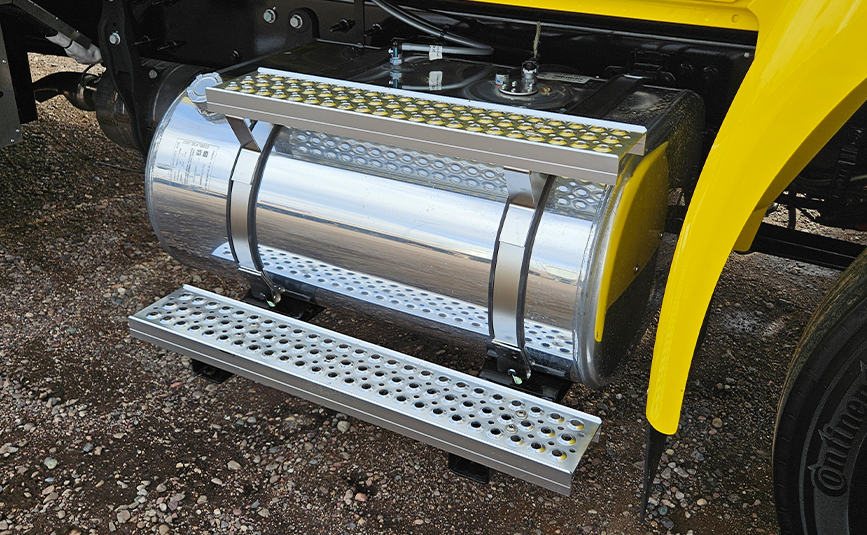 2027 international mv607 jerr-dan rollback yellow tow truck - 23 - fuel tank