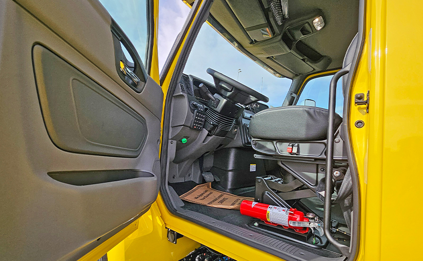 2027 international mv607 jerr-dan rollback yellow tow truck - 26 - cab interior, driver door