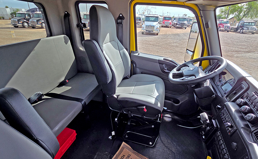 2027 international mv607 jerr-dan rollback yellow tow truck - 28 - cab interior, seats