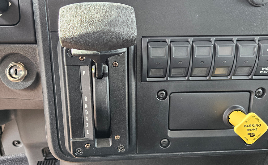 2027 international mv607 jerr-dan rollback yellow tow truck - 31 - gear shifter