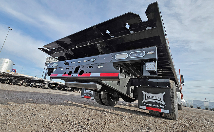 Freightliner Landoll Loadoll II rollback carrier - 06-5 - rear bumper undercarriage