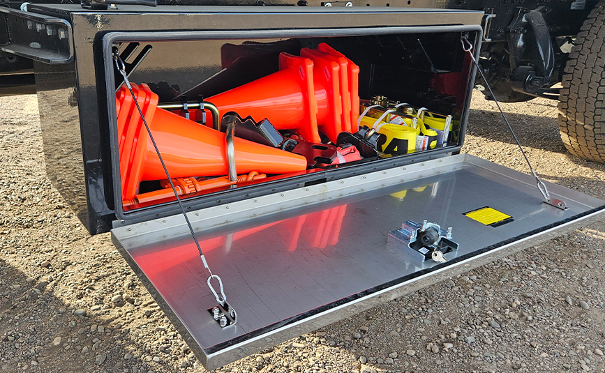 Freightliner Landoll Loadoll II rollback carrier - 13 - driver side toolbox open