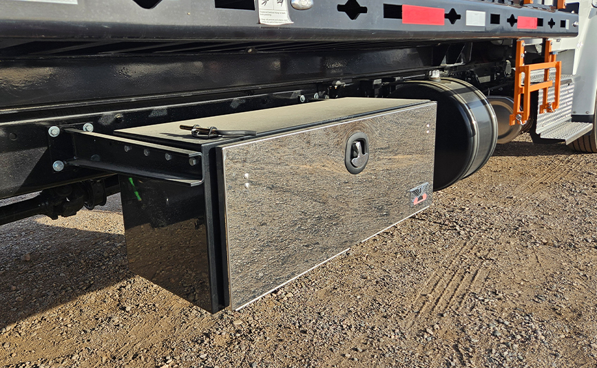 Freightliner Landoll Loadoll II rollback carrier - 14 - passenger side toolbox