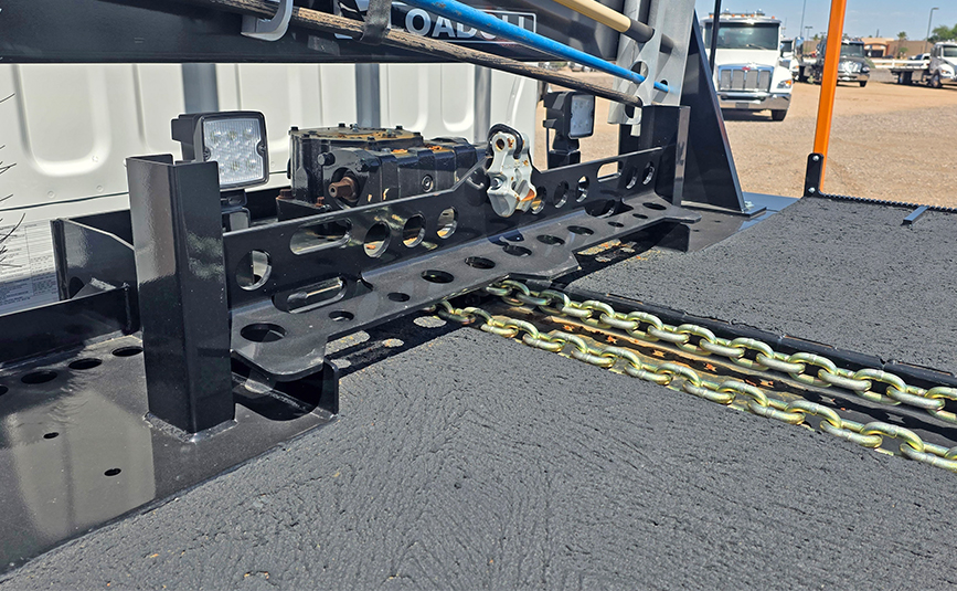 Freightliner Landoll Loadoll II rollback carrier - 17 - bulk head chain drive