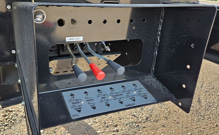 Freightliner Landoll Loadoll II rollback carrier - 18 - control panel