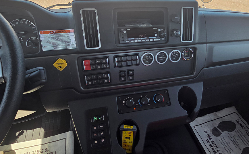 Freightliner Landoll Loadoll II rollback carrier - 28 - dashboard