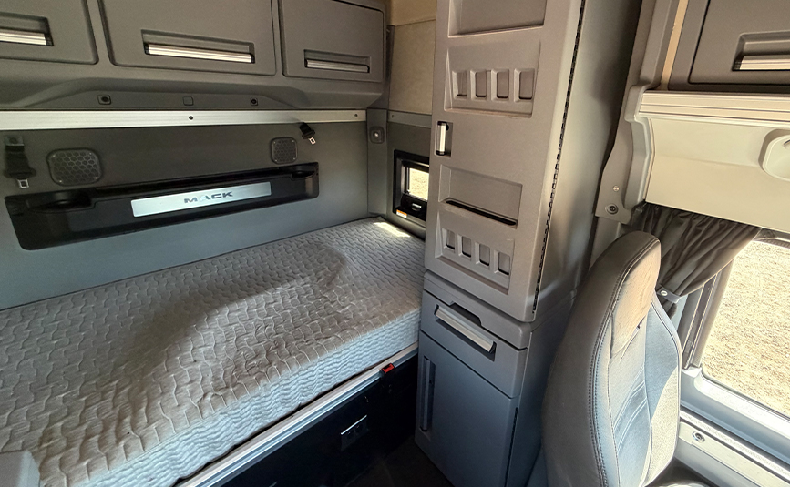 2022 Mack Anthem N62T Sleeper Cab