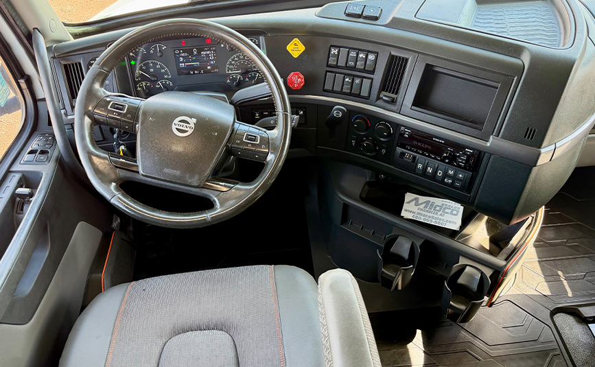 2020 volvo vnl 760 used sleeper cab truck - 15 - driver seat, dashboard, steering wheel