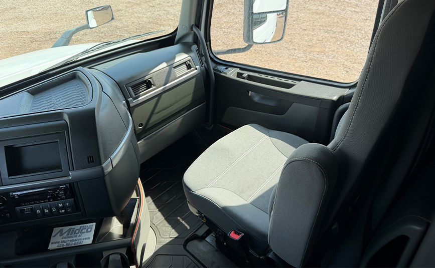 2020 volvo vnl 760 used sleeper cab truck - 17 - passenger seat