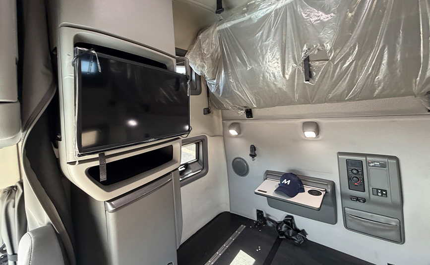 2020 volvo vnl 760 used sleeper cab truck - 19 - sleeper bunks, tv