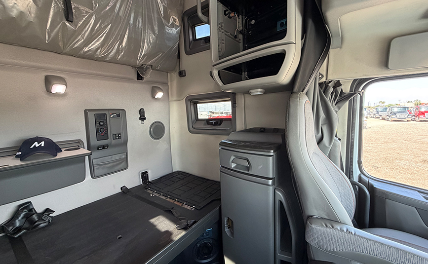 2020 volvo vnl 760 used sleeper cab truck - 20 - sleeper bunks, refrigerator