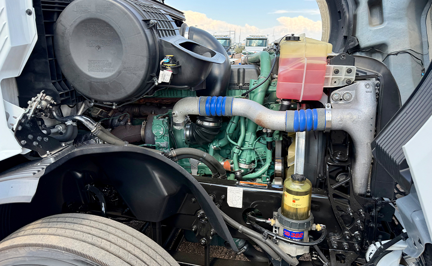 2020 volvo vnl 760 used sleeper cab truck - 22 - engine compartment
