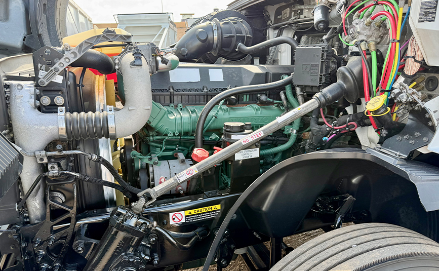 2020 volvo vnl 760 used sleeper cab truck - 23 - engine compartment