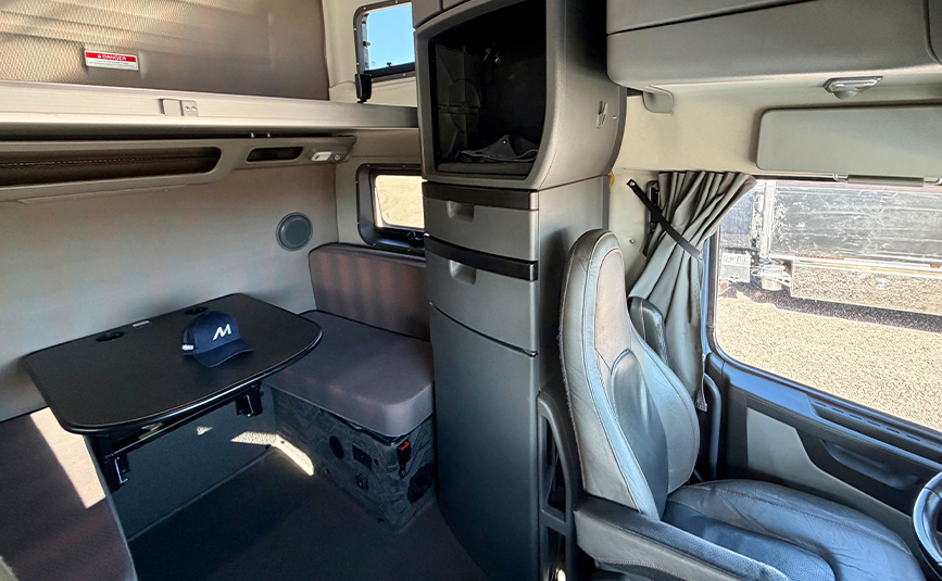 2023 Volvo VNL 860