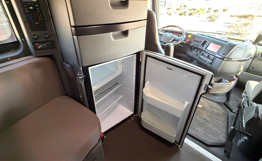 2023 Volvo VNL 860