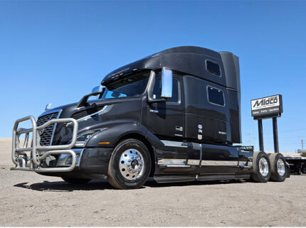 2023 volvo vnl860 globetrotter used sleeper cab - 01 - for sale at Midco Sales
