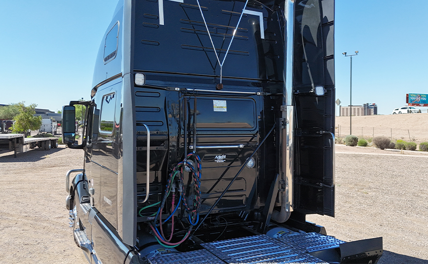 2023 volvo vnl860 globetrotter used sleeper cab - 08-1 - cab rear, air hoses