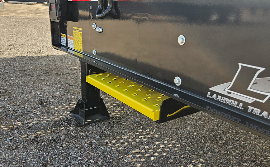 2027 landoll 930 51-15 black hydraulic tail trailer - 12 - fold out step