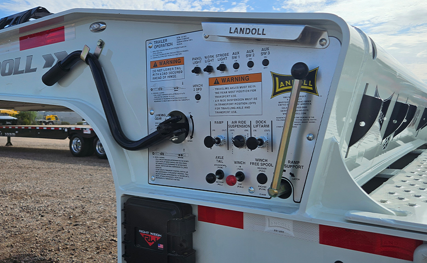 2027 landoll 930 traveling axle trailer white - 11 - landoll control panel