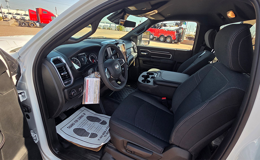 2026 Ram 5500 jerr-dan rollback tow truck - 18 - driver door open cab interior
