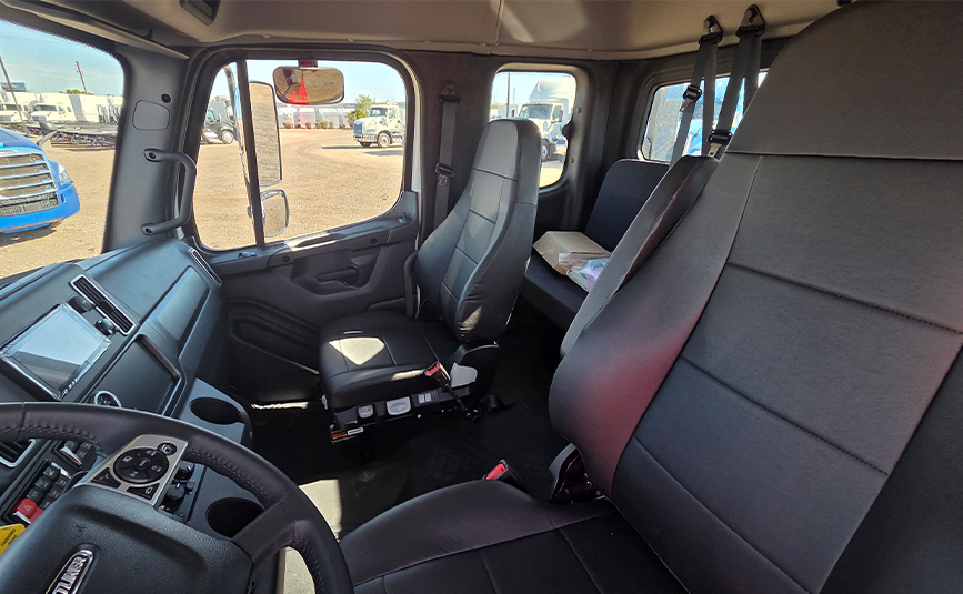 2027 freightliner m2 jerr-dan rollback tow truck - 20 - cab interior, seats