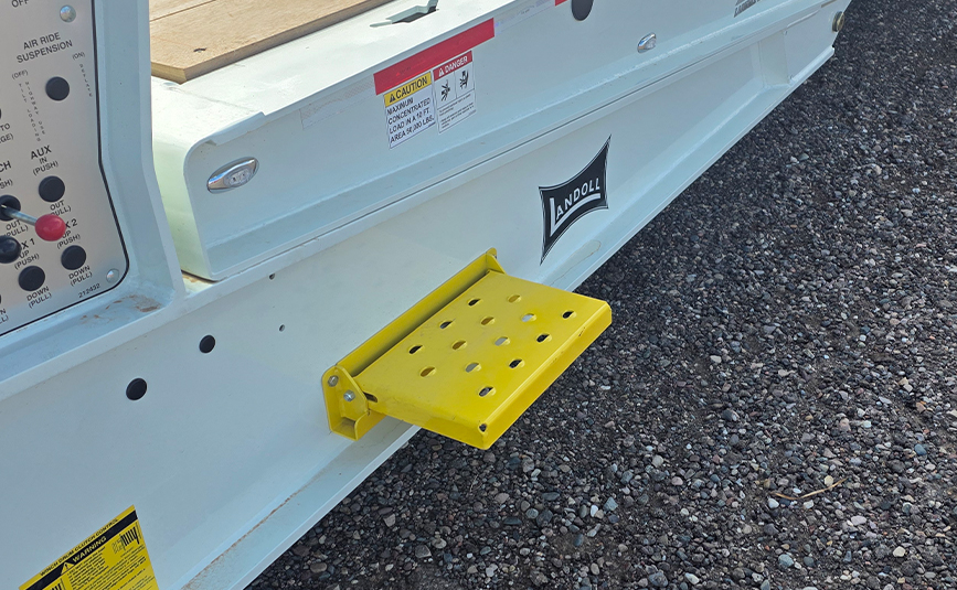 2027 landoll 440 50ca traveling axle trailer - 09 - fold out step