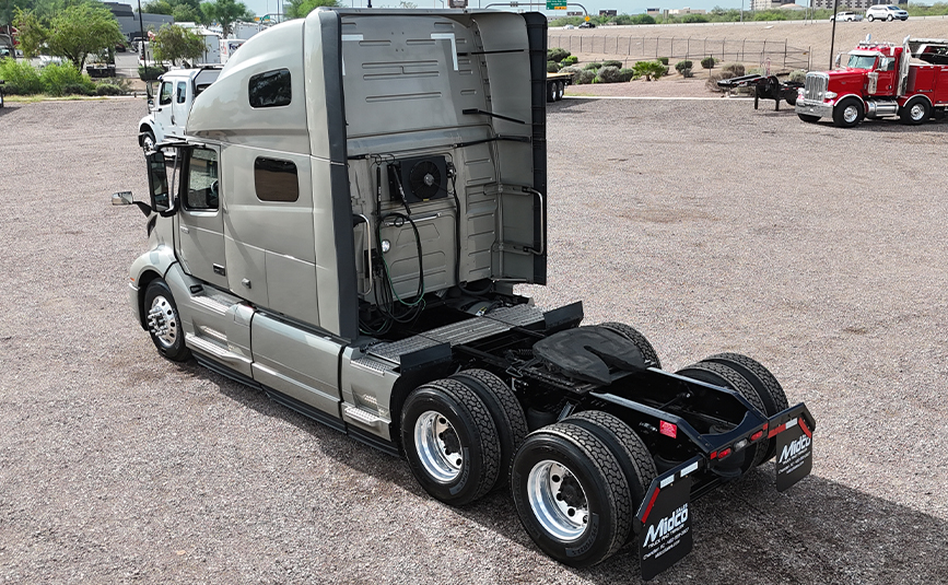 2023 Volvo VNL760