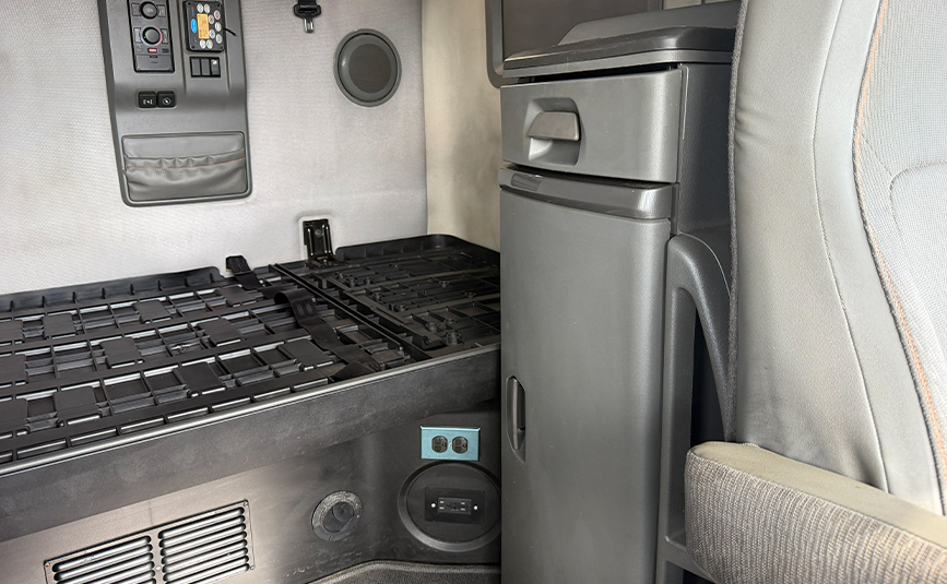 2023 Volvo VNL760
