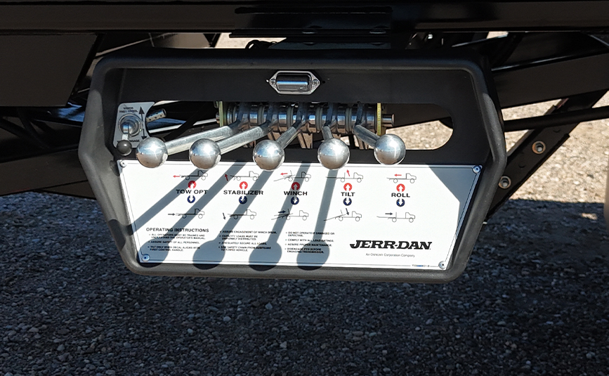 2027 peterbilt 567 jerr-dan industrial carrier tow truck - 19 - control panel